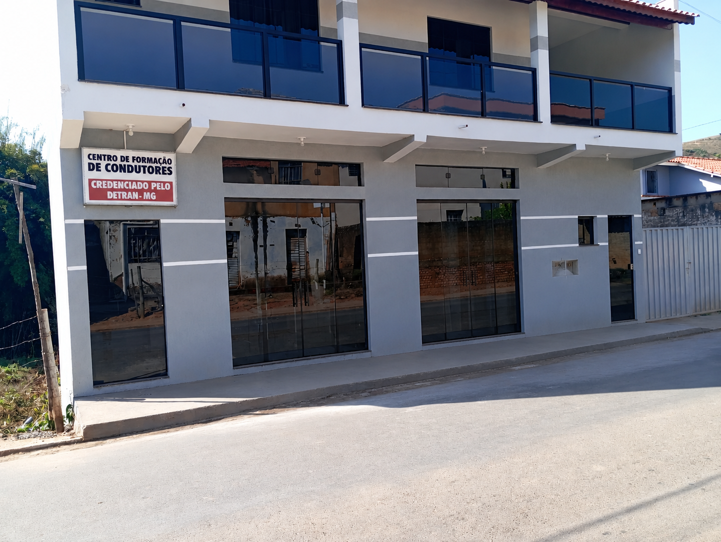 Fachada CENTRO DE FORMAÇÃO DE CONDUTORES OCA SERITINGA